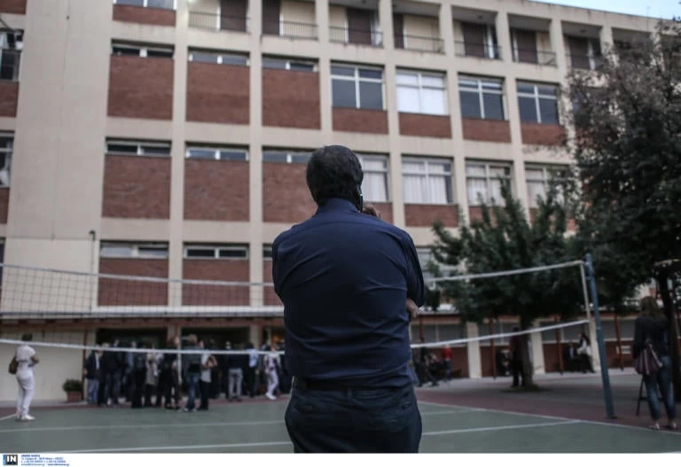 Κρήτη: Μαθητής πλάκωσε στο ξύλο τη δασκάλα του – Την χτύπησε στο κεφάλι μέσα στο σχολείο (βίντεο)
